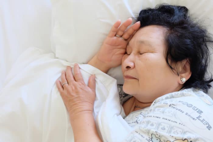 surmonter les difficultés de sommeil profond chez les personnes âgées