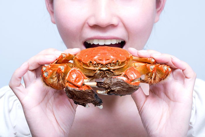 Manger du crabe quand elle est enceinte
