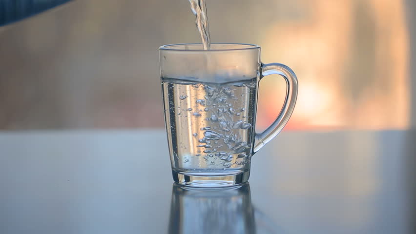 les avantages de boire de l'eau chaude