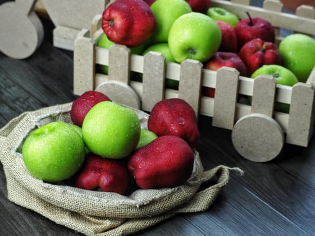 pomme rouge et pomme verte