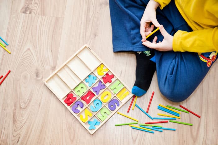 ne peut pas parler des symptômes de l'autisme