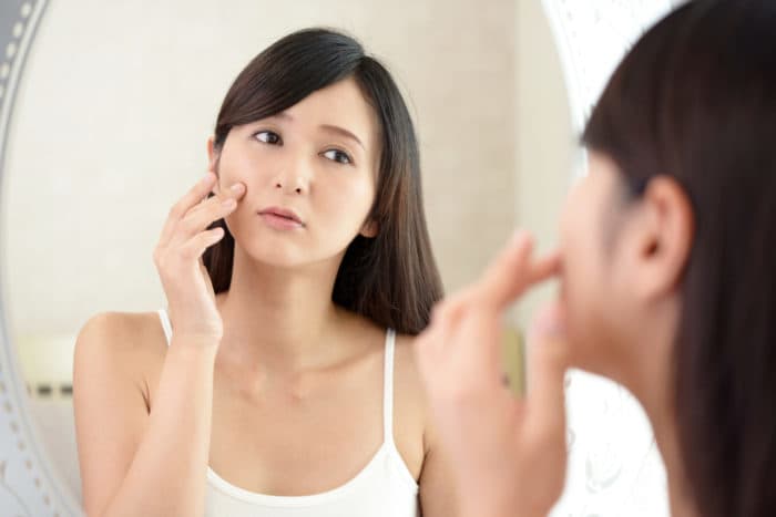 éliminer les rides de la peau du visage