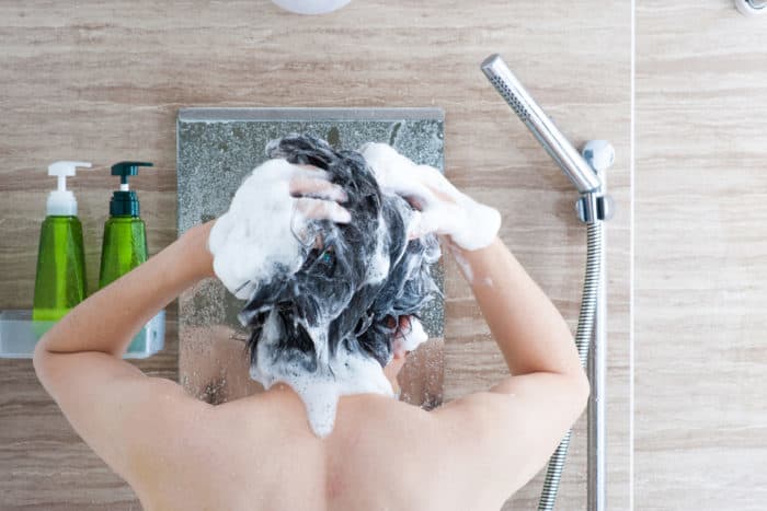 mal de tête après le shampooing