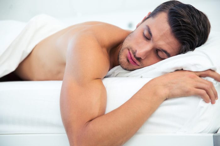 les avantages de dormir nu