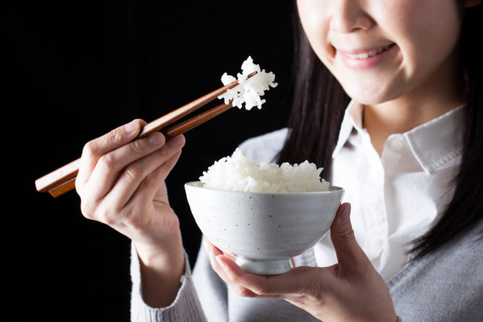 manger du riz blanc