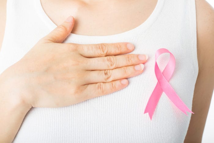 les caractéristiques du cancer du sein sont la caractéristique initiale du cancer du sein, une caractéristique des tumeurs du cancer du sein, la cause du cancer du sein, une caractéristique du cancer du sein au stade précoce