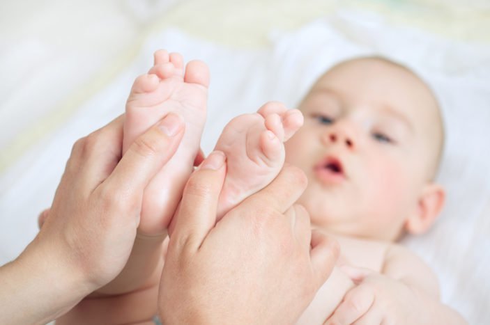 comment masser un bébé